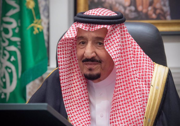 Archivo - 12 January 2021, Saudi Arabia, Neom: Saudi King Salman bin Abdulaziz chairs a virtual cabinet meeting from his palace in Neom. Photo: -/Saudi Press Agency/dpa