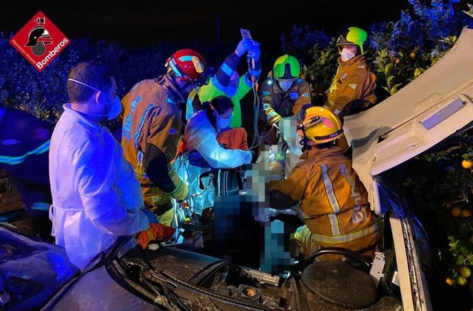 Rescate de la conductora atrapada