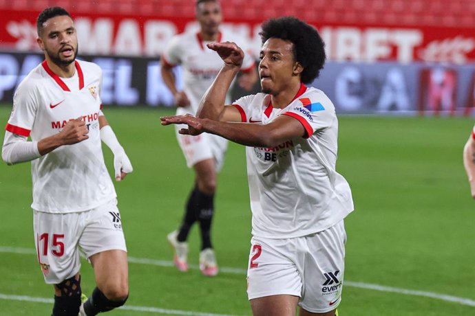 10 February 2021, Spain, Seville: Sevilla's Jules Kounde celebrates scoring his side's his first goal during the Spanish Copa del Rey (King's Cup) semi-final leg 1 soccer match between Sevilla FC and FC Barcelona at Ramon Sanchez-Pizjuan Stadium. Photo: