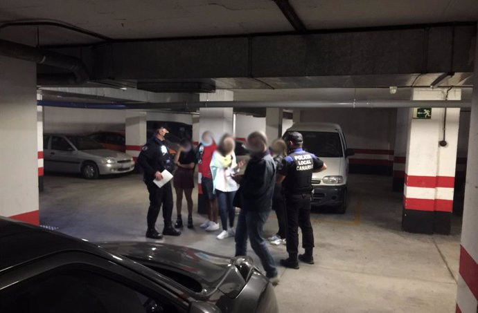 La Policía Local Desaloja Un Botellón Con 15 Personas En El Interior De Un Garaje
