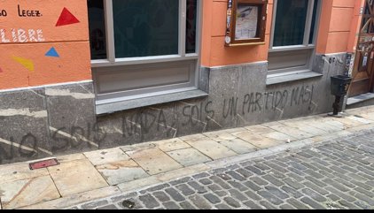 EH Bildu denuncia las pintadas aparecidas en Lekeitio y dice que están "fuera de lugar"