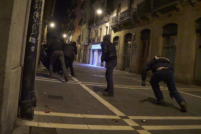 Disturbios en Pamplona tras una manifestación en apoyo a Pablo Hasel