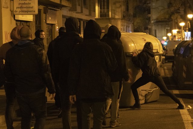 Disturbios en Barcelona tras la protesta contra el encarcelamiento de Pablo Hasél