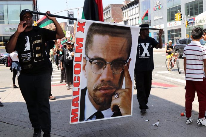 Archivo - 19 May 2019, US, New York: People march during a celebration ceremony to mark the birthday of the African-American human rights activist Malcolm X. Photo: G. Ronald Lopez/ZUMA Wire/dpa