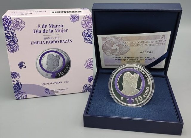 Este 22 de febrero de 2021 sale a la venta una moneda conmemorativa por el 8 de Marzo (Día de la Mujer) en homenaje a Emilia Pardo Bazán de la Fábrica Nacional de Moneda y Timbre - Real Casa de la Moneda