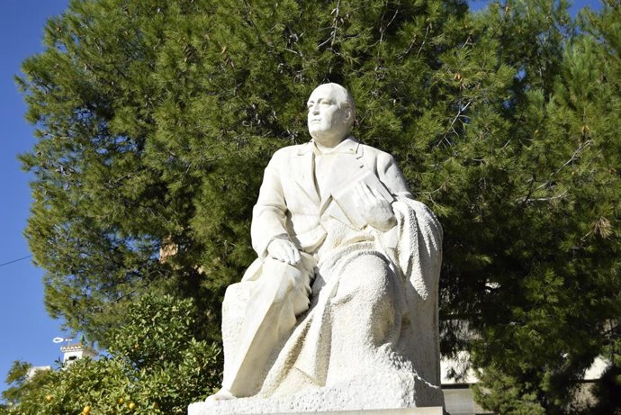 Estatua de Vicente Blasco Ibáñez