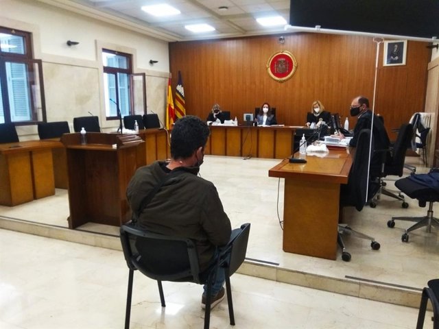 El acusado, durante el juicio.