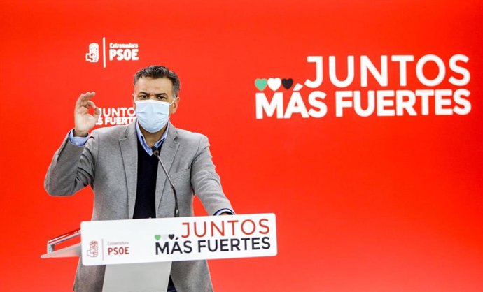 El portavoz del PSOE de Extremadura, Juan Antonio González, en rueda de prensa