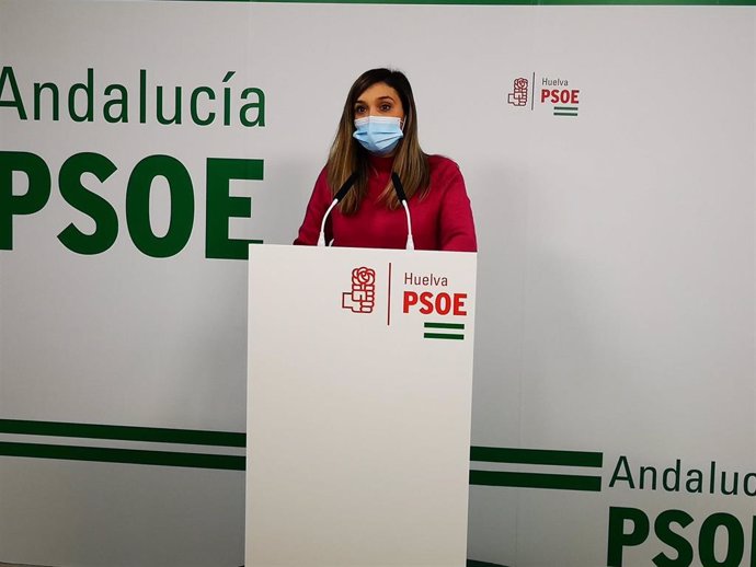 La parlamentaria autonómica del PSOE por Huelva María Márquez, en rueda de prensa.