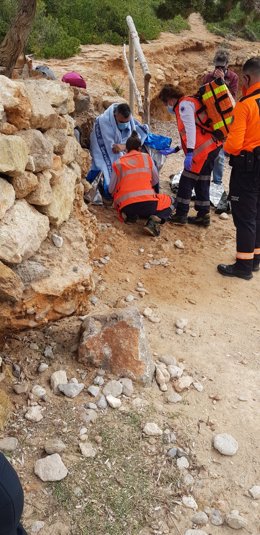 Pescador rescatado tras caer al mar en Santa Eulria