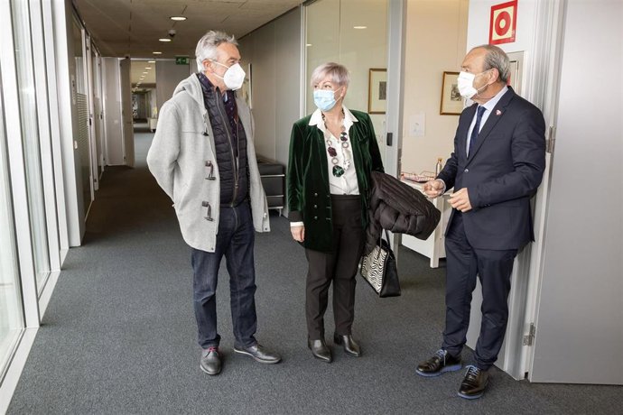 El Consejero De Industria, Turismo, Innovación, Transporte Y Comercio, Javier López Marcano, Recibe A La Alcaldesa De Polanco, Rosa Díaz