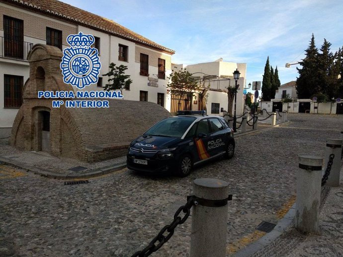 Archivo - Granada.- Sucesos.- Tres jóvenes detenidos tras ser sorprendidos intentando robar en un carmen del Albaicín 