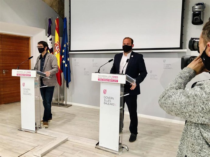 El portavoz del Govern, Iago Negueruela, junto al conseller de Medio Ambiente y Terrirtorio, Miquel Mir.
