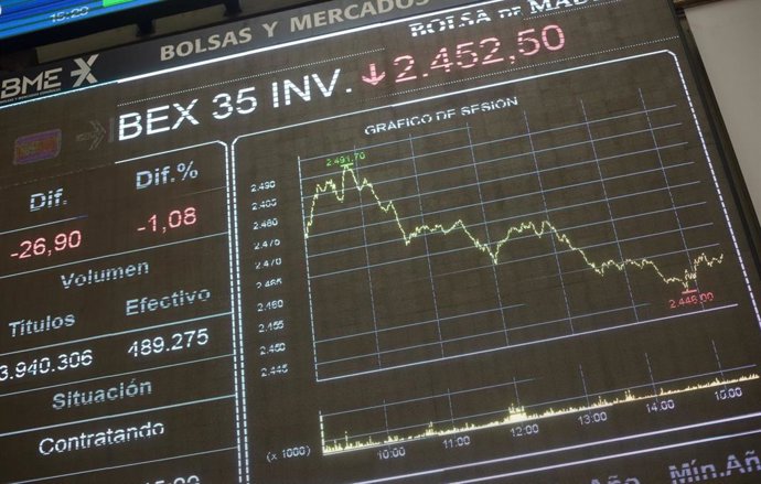 Valores económicos en el Palacio de la Bolsa de Madrid (España), a 19 de febrero de 2021. 