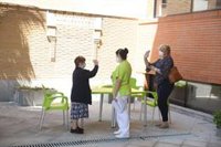 Los usuarios de residencias madrileñas podrán tener 3 visitas por semana y salidas libres para los vacunados