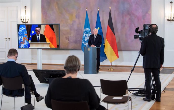 22 February 2021, Berlin: German President Frank-Walter Steinmeier (R) speaks during a joint video conference with the Director-General of the World Health Organization (WHO) Tedros Adhanom Ghebreyesus (on screen), on Covax global COVID-19 vaccination p