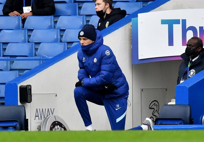 Thomas Tuchel dirigiendo al Chelsea