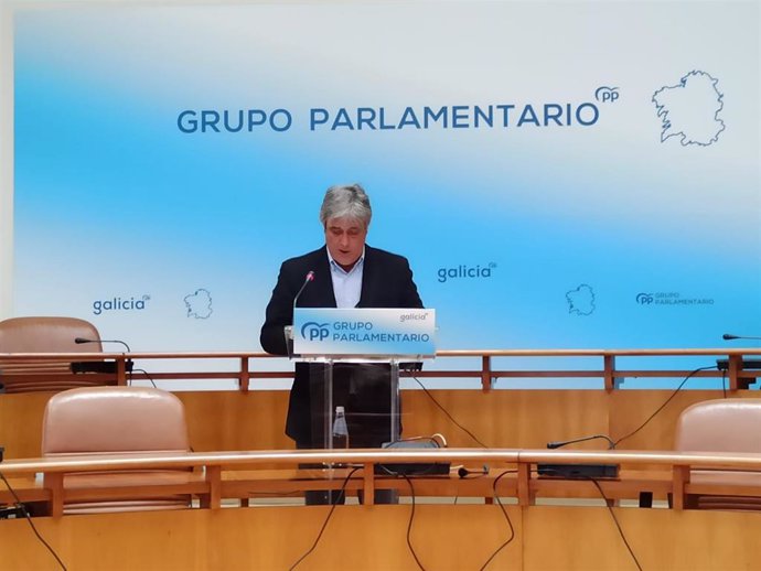 Archivo - El portavoz parlamentario del PPdeG, Pedro Puy, en la rueda de prensa