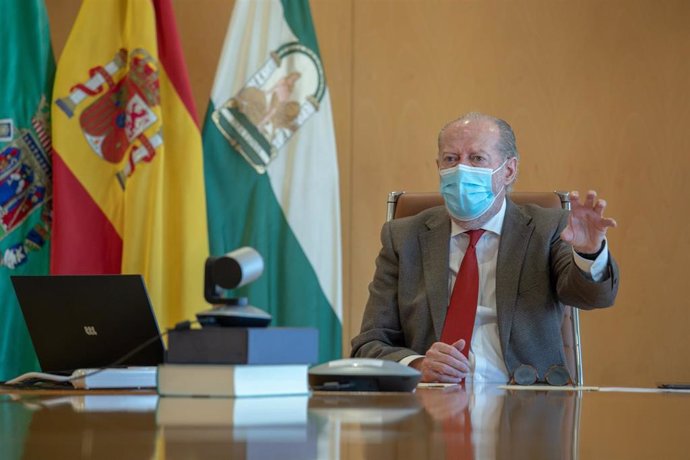 Reunión telemática del presidente de la Diputación de Sevilla, Fernando Rodríguez Villalobos, con el alcalde de La Puebla del Río, Manuel Bejarano.