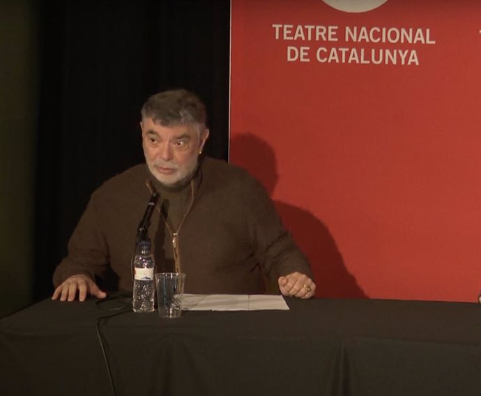 El director del Teatre Nacional de Catalunya (TNC), Xavier Albertí, en una roda de premsa.