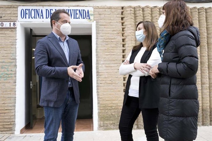 Antonio Conde en la nueva sede de la Oficina Municipal de la Vivienda