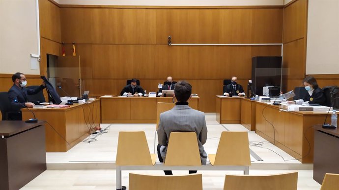 La secció 21 de l'Audincia de Barcelona jutja el militant de La Forja i la CUP Marcel Vivet per presuntes desordres, atemptat i lesions durant la protesta 'Holi' contra Jusapol el 2018. Catalunya (Espanya), 22 de febrer del 2021.