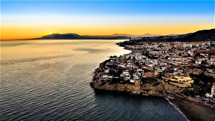 Archivo - Málaga.- Rincón de la Victoria se adhiere a la Red de Destinos Turísticos Inteligentes