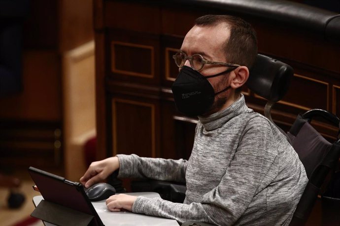 El portavoz parlamentario de Unidas Podemos, Pablo Echenique, durante una sesión plenaria en el Congreso