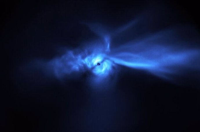 Esta imagen, tomada por el instrumento SPHERE en el Very Large Telescope (VLT) de ESO, muestra el disco que rodea a SU Aur con un detalle sin precedentes, incluidos los largos rastros de polvo asociados con él.