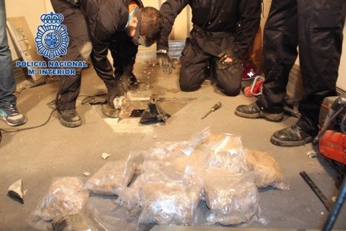 Archivo - La Policía Nacional incauta en Madrid el mayor alijo de la droga MDMA hallado en España. La droga se hallaba oculta en el suelo de un tráiler procedente de Bulgaria.