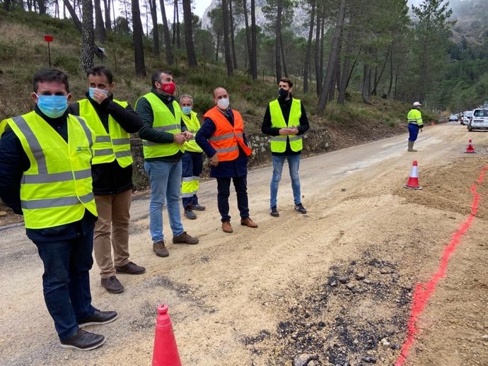 Obras en una de las carreteras de Diputación