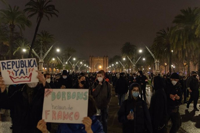 Manifestació a Barcelona en la setena nit de protestes per l'empresonament del raper Pablo Hasel