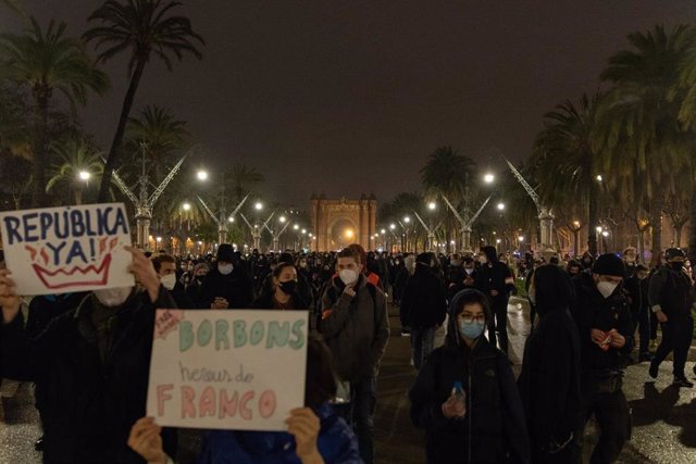 Manifestación en Barcelona en la séptima noche de protestas por el encarcelamiento del rapero Pablo Hasel
