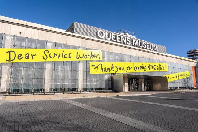 Archivo - Homenaje al personal esencial en el Museo Queens de Nueva York