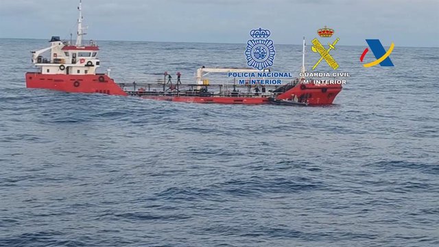 AMP2.- Intervenidas casi tres toneladas de cocaína y 9 detenidos en un buque en alta mar frente a la costa gallega