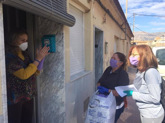 Agost dedicará el 8 de Marzo a las mujeres que fabricaron 30.000 mascarillas al inicio de la pandemia