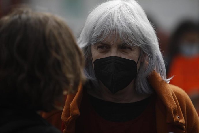 La candidata de la CUP a la Presidencia de la Generalitat, Dolors Sabater, durante una manifestación contra el encarcelamiento de Pablo Hasel, frente a la Universitat de Barcelona (UB), en Barcelona, Catalunya (España), a 19 de febrero de 2021.