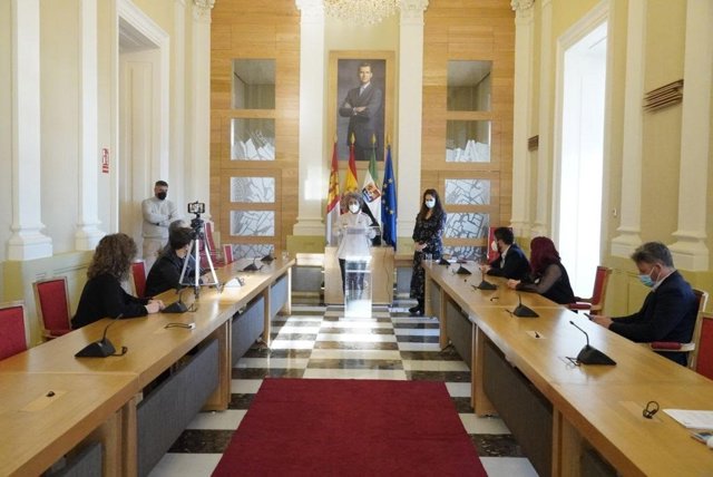 Presentación del Presupuesto del Ayuntamiento de Cáceres en rueda de prensa