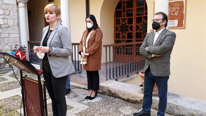 La portavoz de Cs en el Ayuntamiento de Jaén, María Cantos, junto a los concejales de su formación durante la rueda de prensa