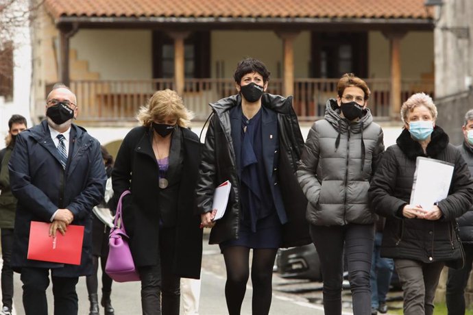 La presidenta del Gobierno de Navarra, María Chivite, en su visita a Roncal para explicar  las acciones del Gobierno en el Pirineo en 2021.