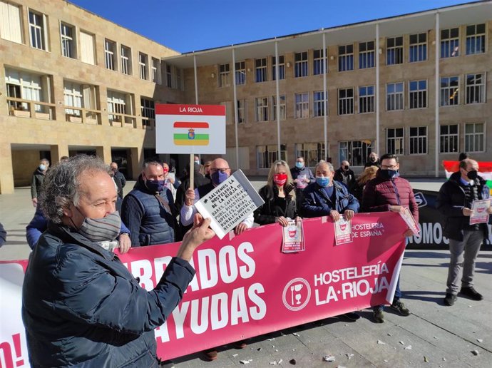 Protesta de Hostelería en Logroño en la plaza del Ayuntamiento