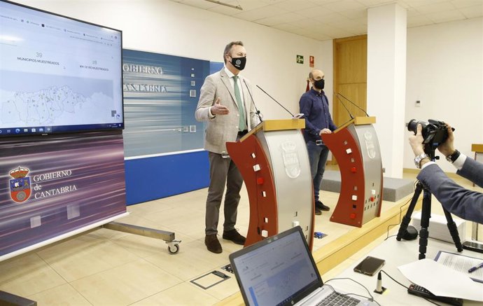 El Consejero De Desarrollo Rural, Ganadería, Pesca, Alimentación Y Medio Ambiente, Guillermo Blanco, Acompañado De Ignacio Cloux, Técnico De Red Cambera, Presenta, En Rueda De Prensa, El Balance Del Proyecto Ríos En 2020.