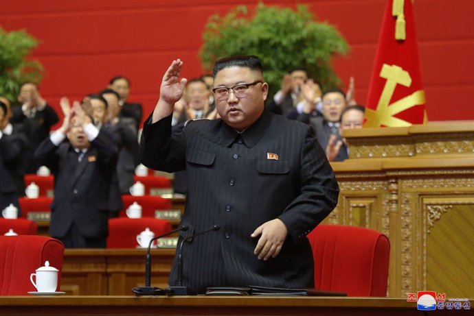 Archivo - HANDOUT - 12 January 2021, North Korea, Pyongyang: A picture provided by the North Korean state news agency (KCNA) on 13 January 2021, shows North Korean Leader Kim Jong-un attending the congress of the ruling Workers' Party. Photo: -/KCNA/dpa