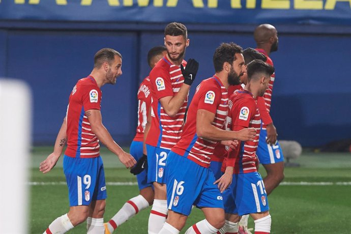 Archivo - Granada players celebrates the goal of Roberto Soldado during the La Liga Santander mach between Villarreal and Granada at Estadio de la Ceramica on 22 January, 2021 in Vila-real, Spain