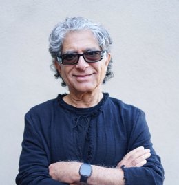 Fitbit colabora con el doctor Deepak Chopra para lanzar el 'Método Mindful' para sus suscriptores premium.