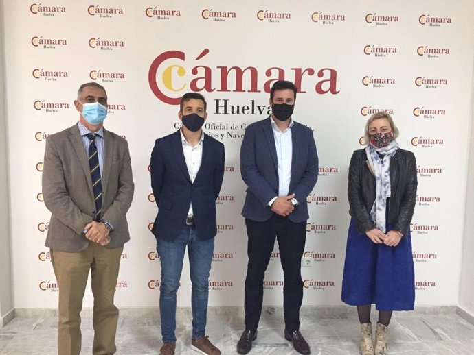 Reunión de representantes del PSOE de Huelva con miembros de la Cámara de Comercio.