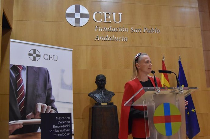 Experta de CEU Andalucía: "Necesitamos contar con profesionales que lideren la implantación tecnológica en la empresa"