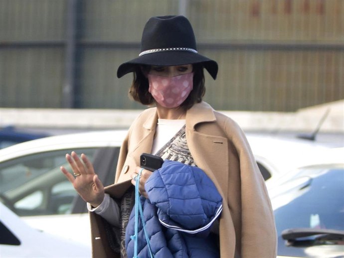 Archivo - Sara Carbonero recoge a sus hijos del colegio, en Madrid