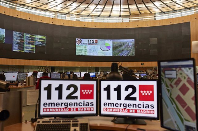 Archivo - Ordenadores de la Agencia de Seguridad y Emergencias de Madrid 112 (ASEM112) en Pozuelo de Alarcón, Madrid (España), a 24 de diciembre de 2020.