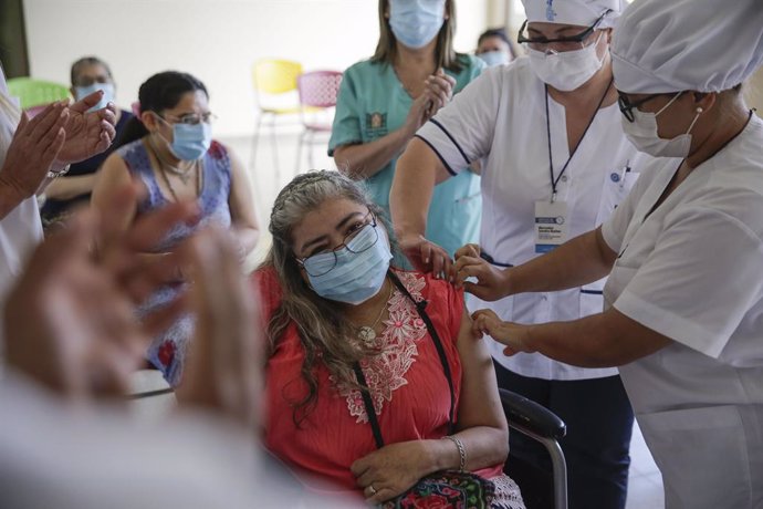 23 February 2021, Argentina, Tucuman: Health workers administer Covid 19 vaccine to an elderly woman as part of the vaccination campaign for staff and residents in retirement homes. Photo: Adrian Lugones/telam/dpa